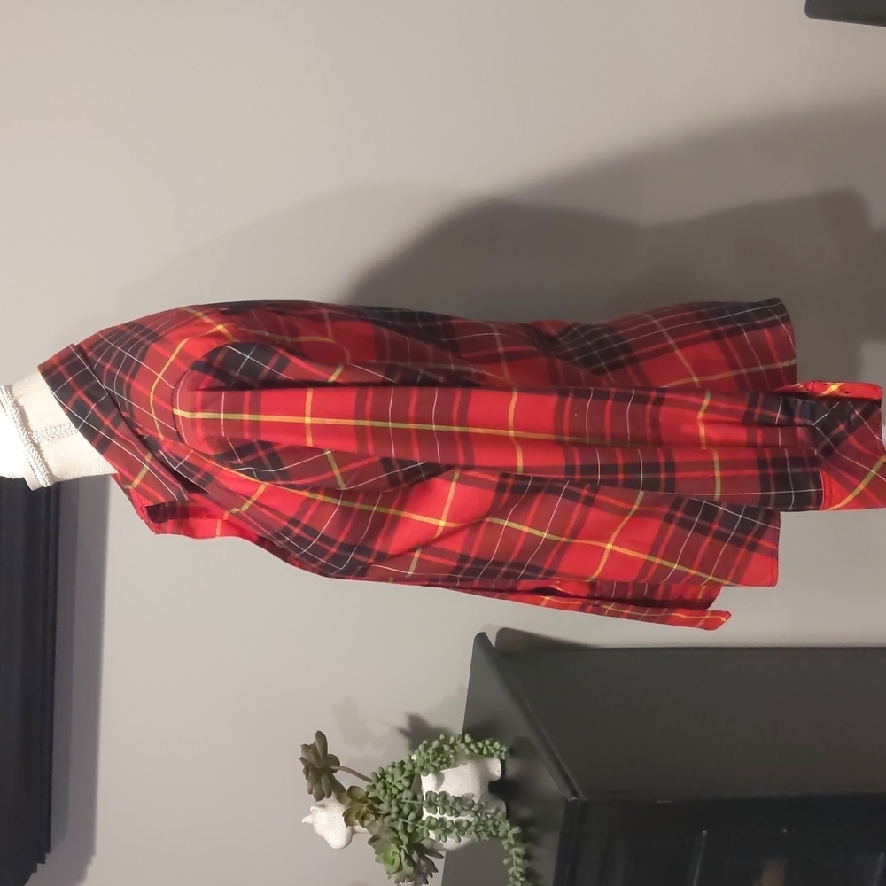 Foxcroft wrinkle free shaped fit button down blouse. Size 6 red/black/yellow - Picture 3 of 5